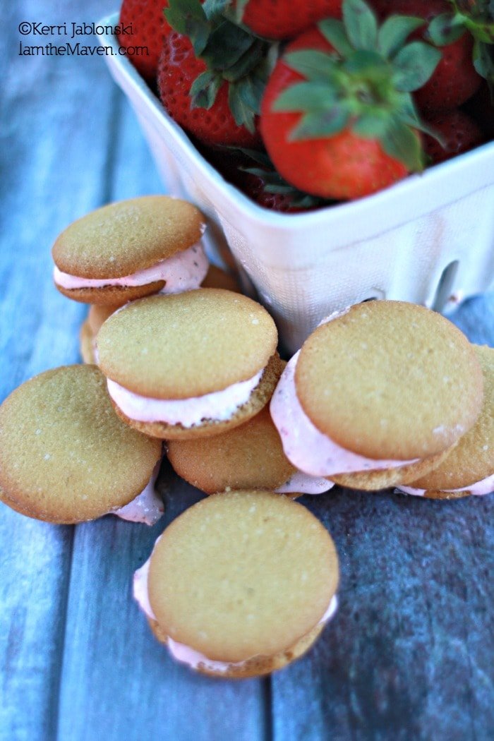Summer Recipe: Strawberry Sandwich Cookies